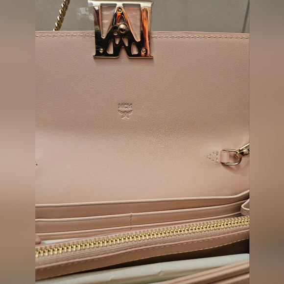 MCM Visetos Large Wallet on Chain - Picture 6 of 8